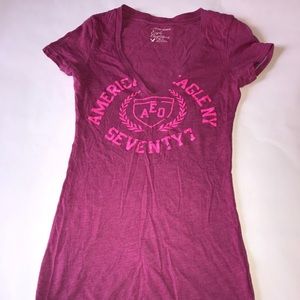 V-Neck American Eagle shirt